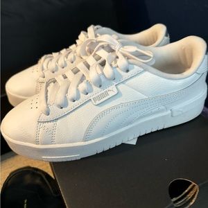 White low top puma sneakers